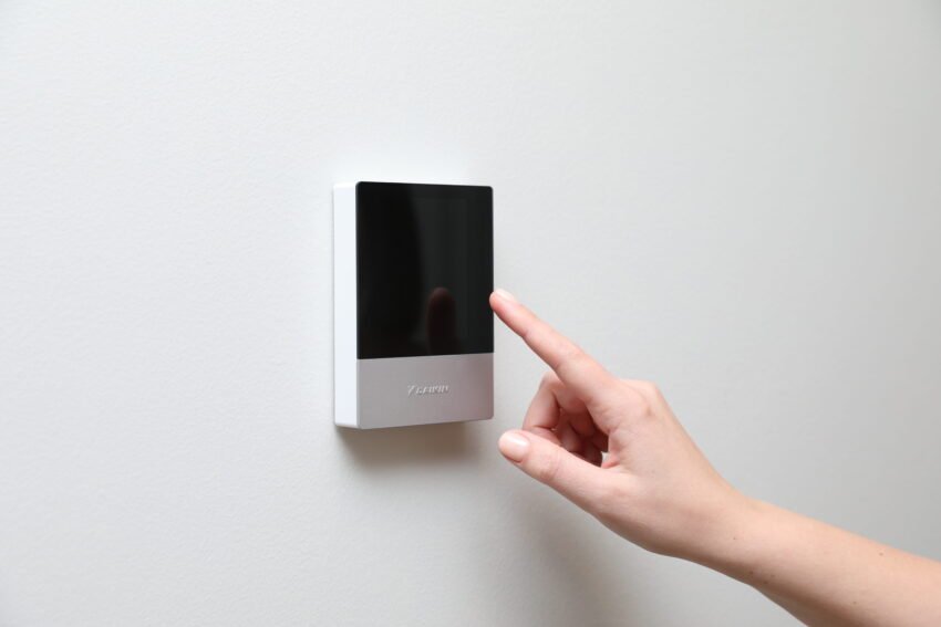 Recommended thermostat settings for summer and winter